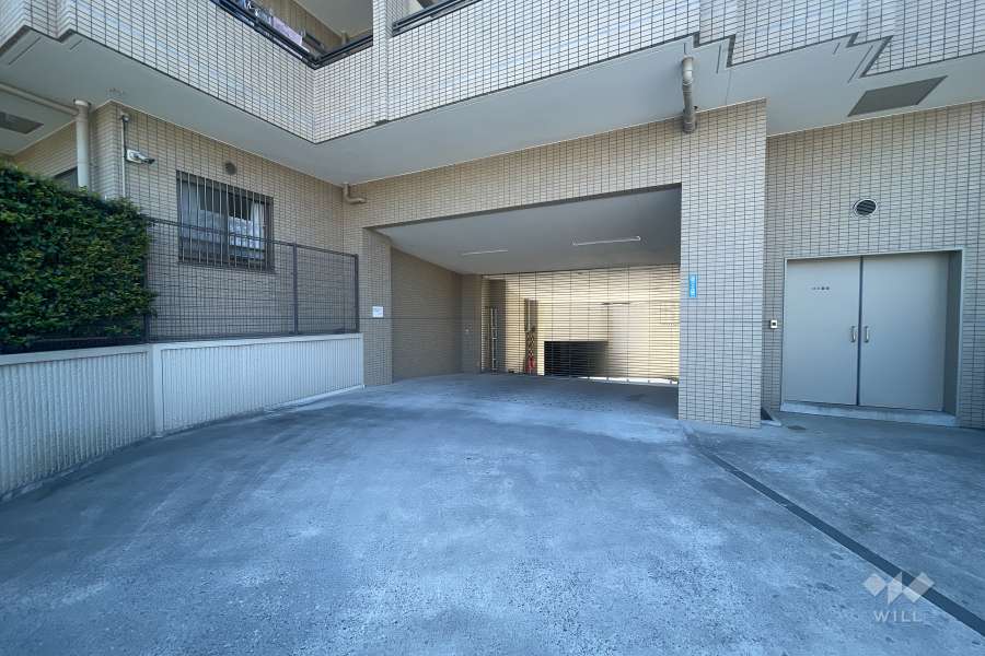 駐車場の出入り口（リングシャッター付き）