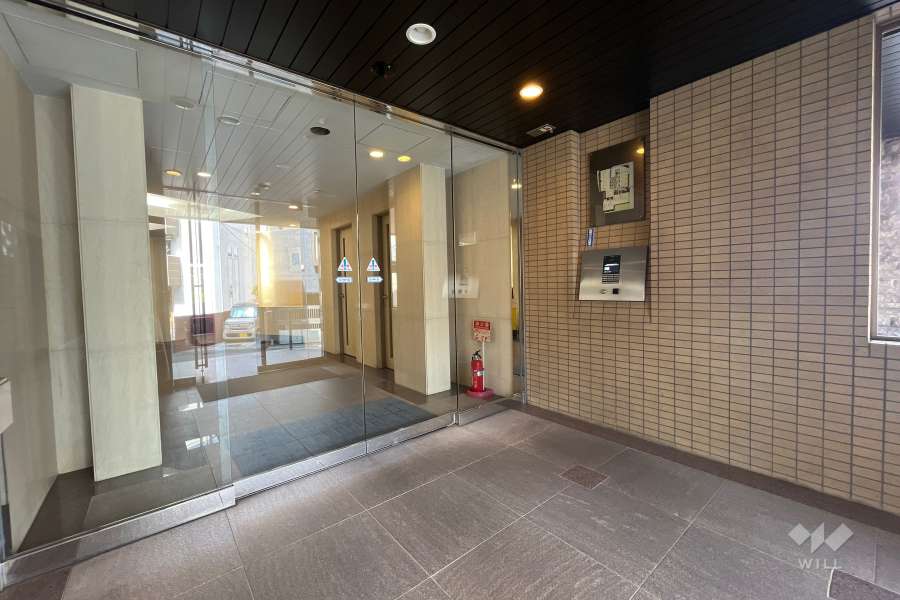 エントランスはオートロック付きです。