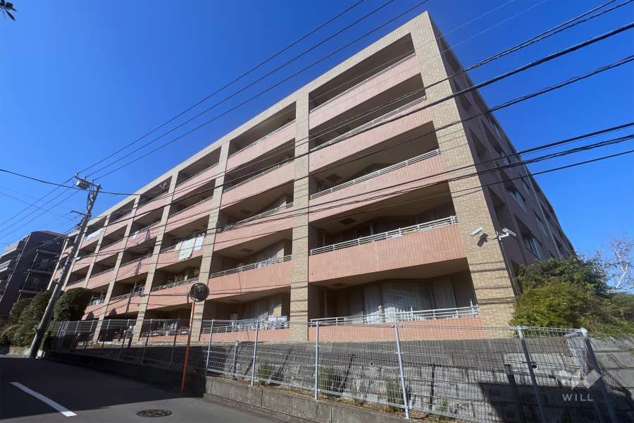 クレッセント宮前平の外観（南東側から）