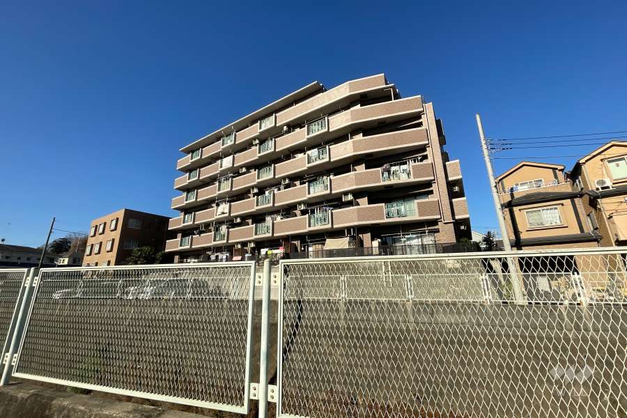 リベラル宮前平の外観（南東側から）