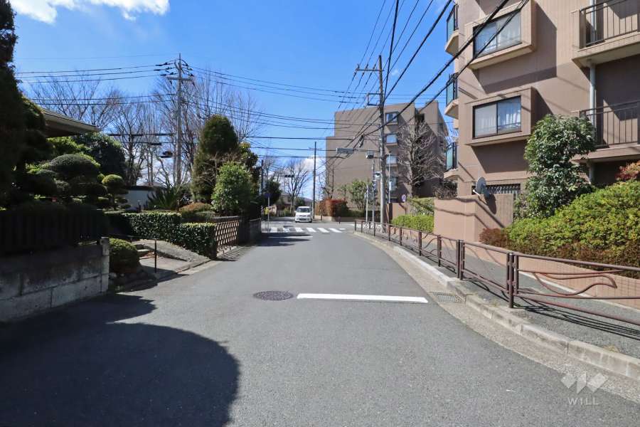 敷地南側の前面道路