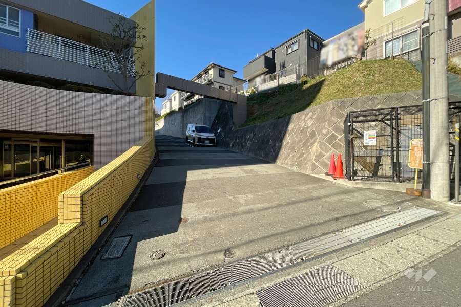 駐車場の出入り口　