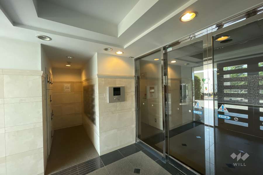 エントランスはオートロック付きです。