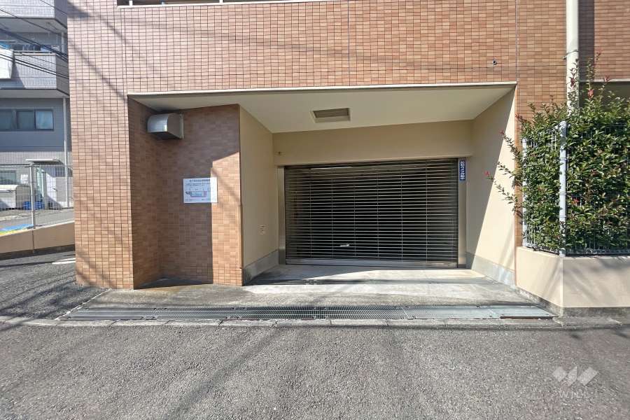 駐車場の出入り口（リングシャッター付き）