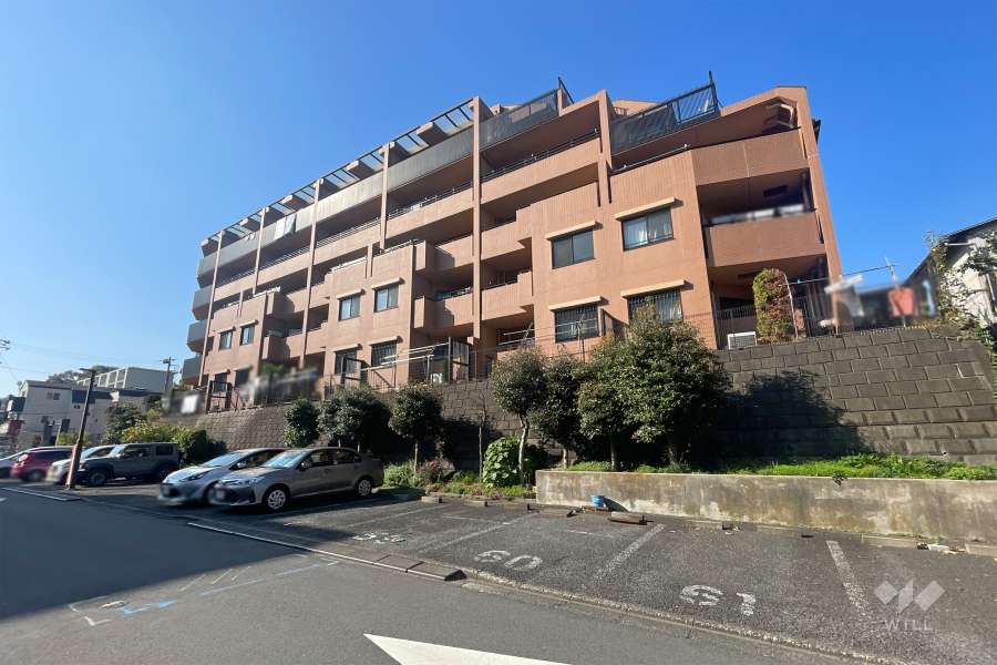 コスモ宮前平コートフォルムの外観（東側から）　