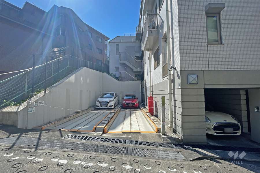 敷地内駐車場（屋外機械式と屋内平面式）