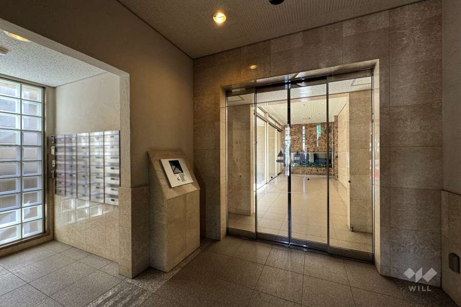 エントランスはオートロック付きです。