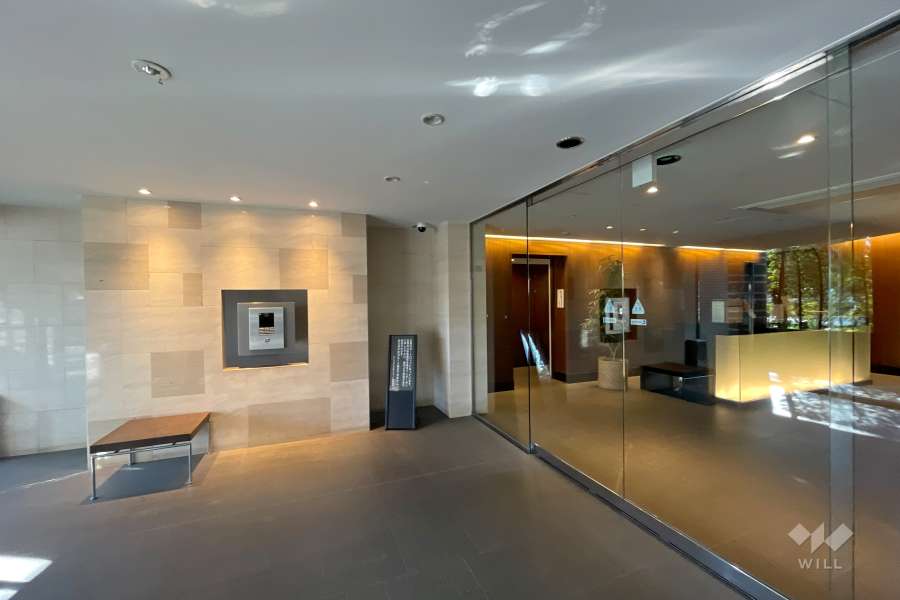 エントランスはオートロック付きです。