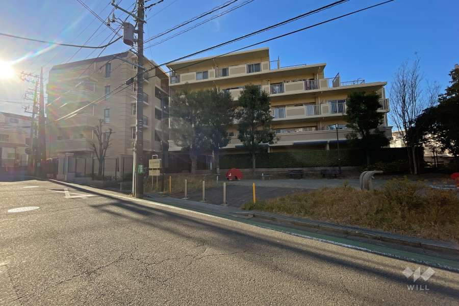 グランシティユーロレジデンス宮前の外観（北東側から）