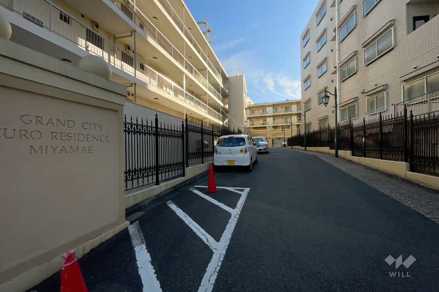 駐車場の出入り口・敷地内駐車場（屋外平面式）