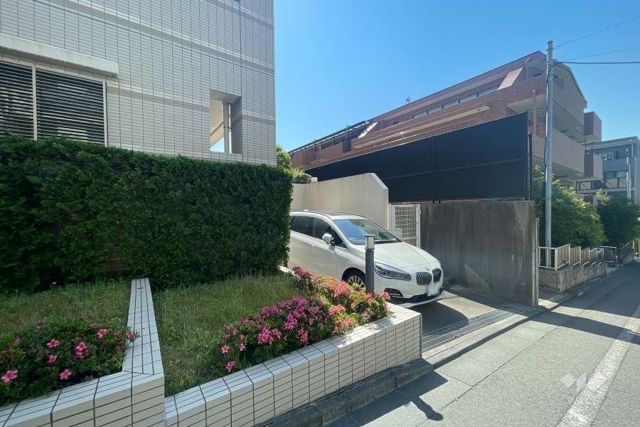 敷地の駐車スペース