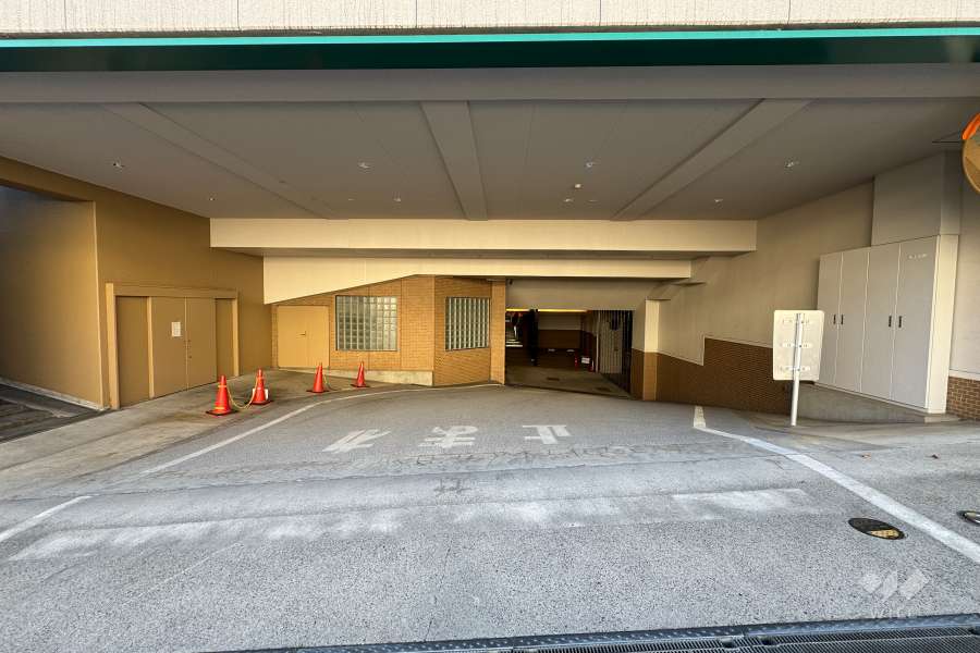 駐車場の出入り口