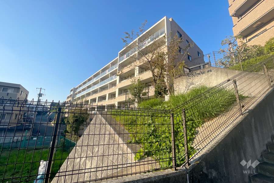 パークハウス美しの森ヒルサイドの外観（南東側から）　