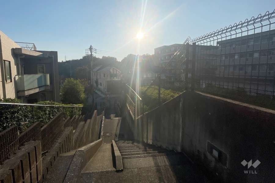 敷地南東側の前面道路　