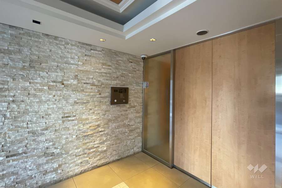 エントランスはオートロック付きです。