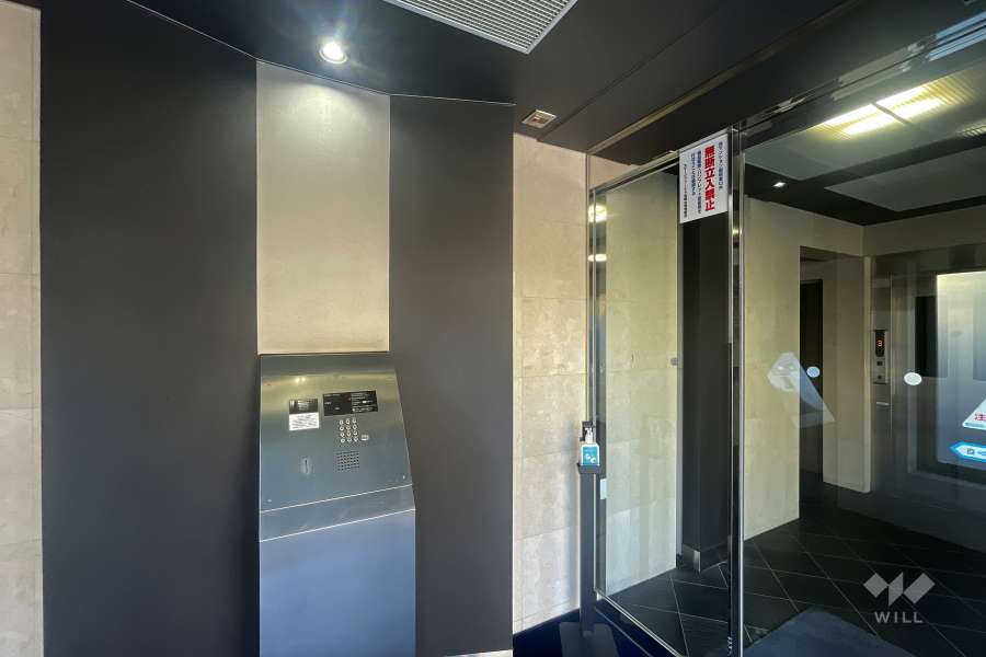 エントランスはオートロック付きです。