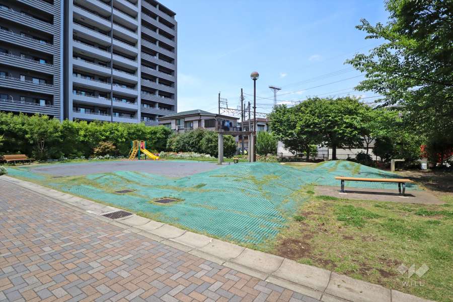 敷地に隣接する馬絹東公園