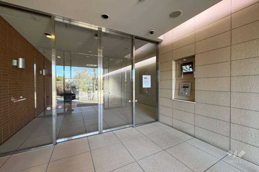 エントランスはオートロック付きです。