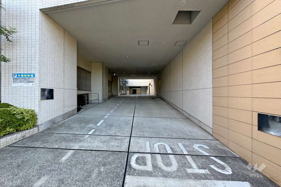 駐車場の出入り口（ゲート付き）