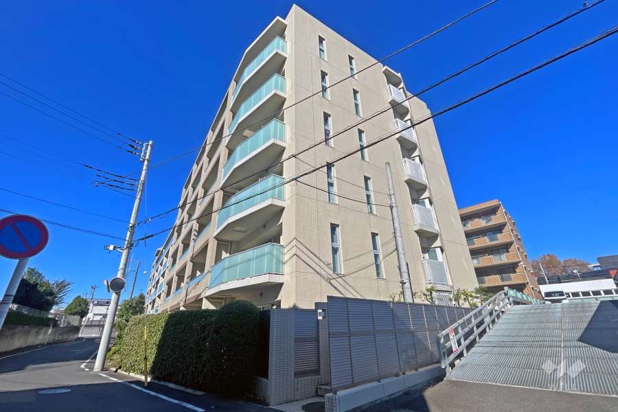 プラウド宮前平サウスフロントの外観（南東側から）