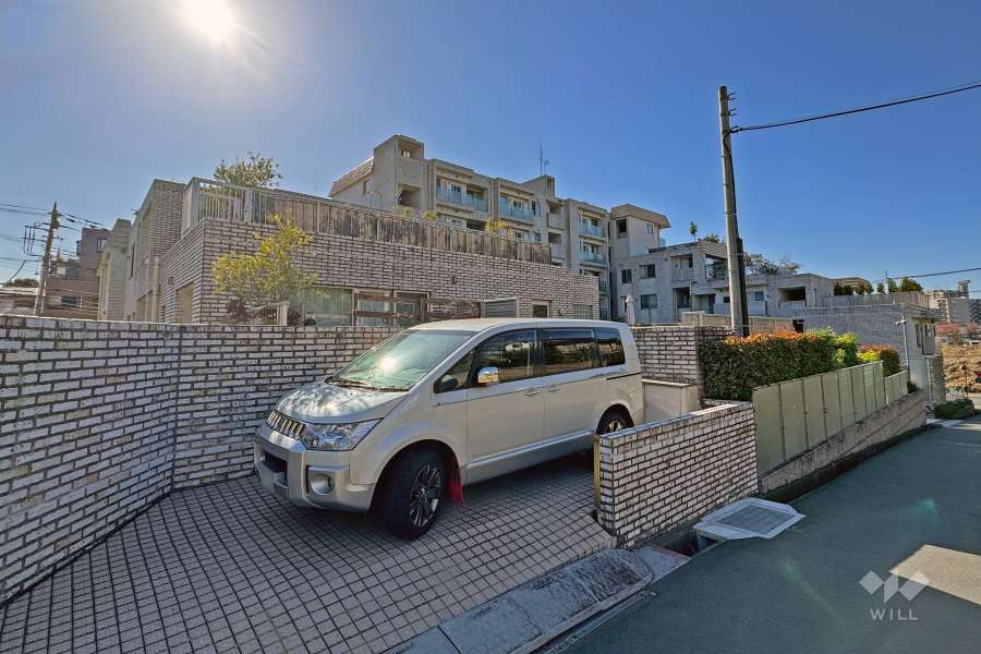 ロイヤルシーズン宮前平の外観（北東側から）