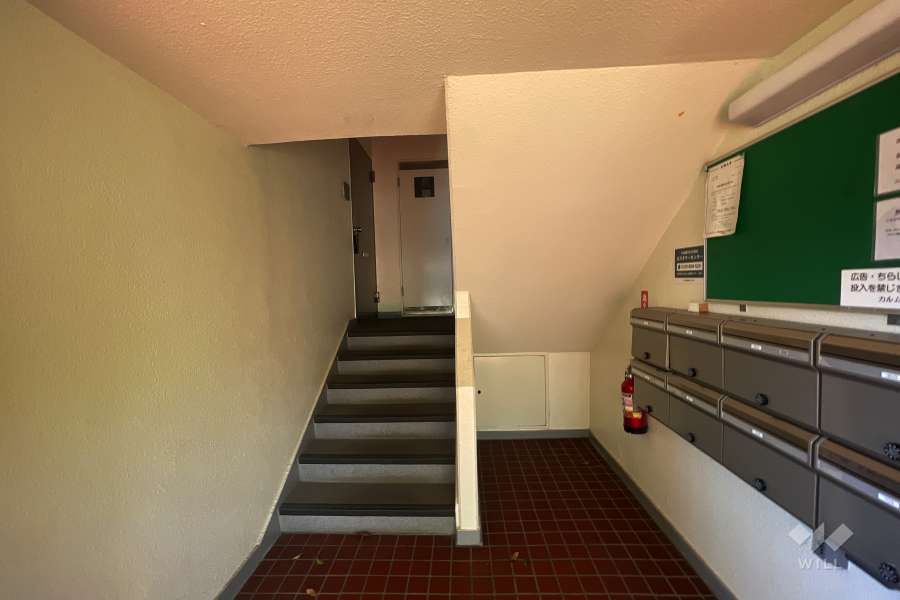 住戸入り口（共用ポスト）