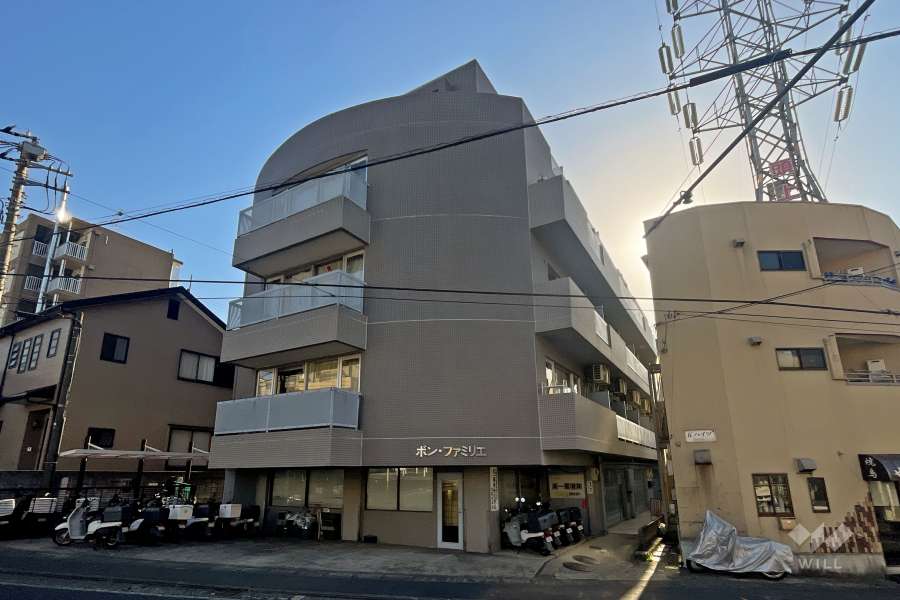 ボン・ファミリエの外観（北西側から）