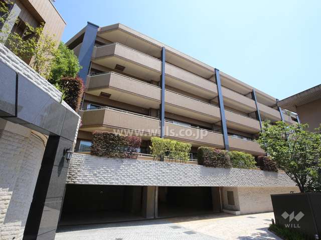 上甲東園クラシコA棟（ウエストウイング）の外観（南西側から）