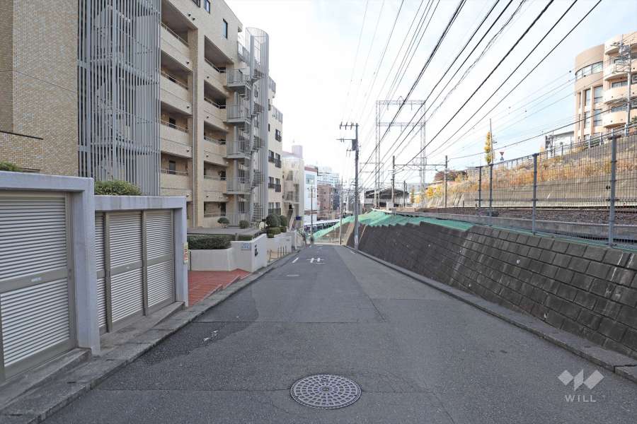 敷地北側の前面道路