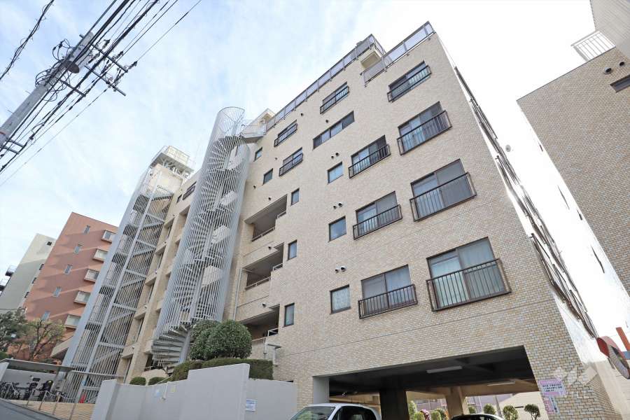 ニューウェルテラス宮前平B棟の外観(北西側から)