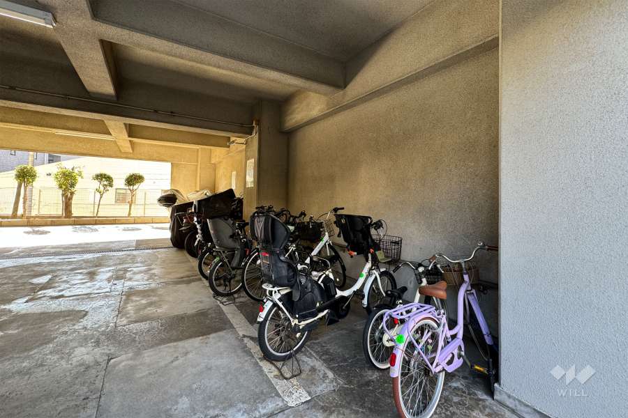 屋内に設けられた駐輪場
