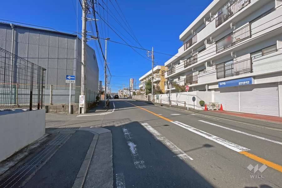 敷地南側前面道路（東側から）