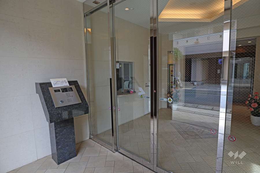 エントランスはオートロック付きです。