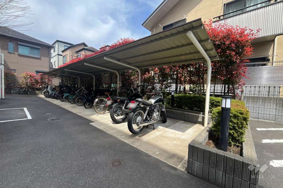駐輪場とバイク置場