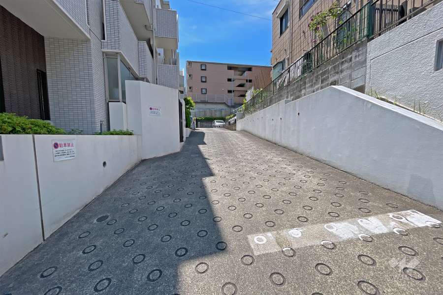 駐車場の出入り口（屋外平面式）