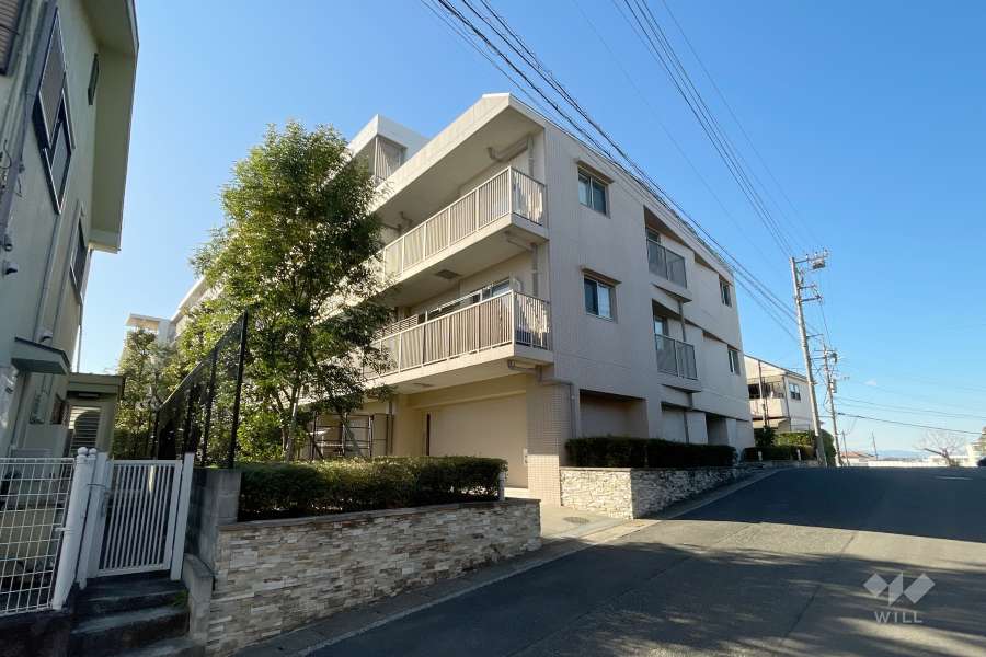 ルモンドヴェール宮前平の外観（東側から）