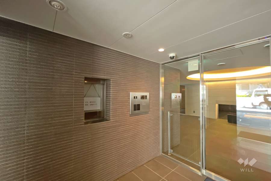 エントランスはオートロック付きです。