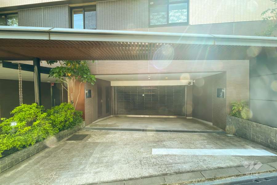 駐車場の出入り口（リングシャッター付き）