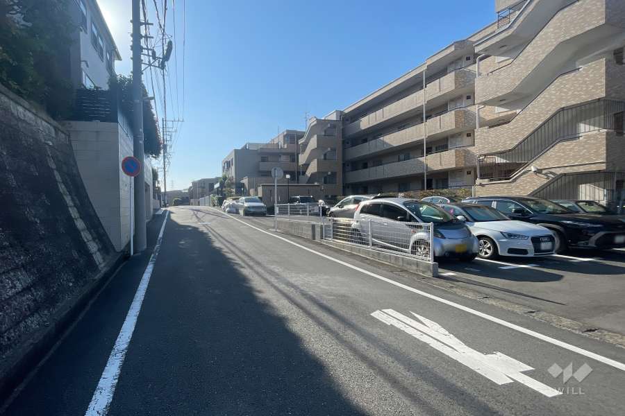 敷地北東側の前面道路