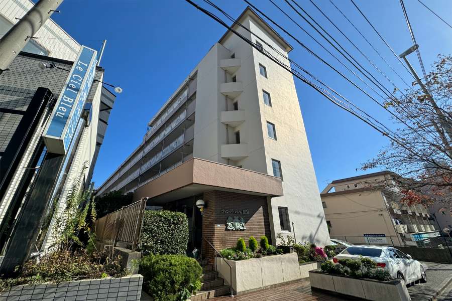 ウィンザーハイム鷺沼の外観（南西側から）