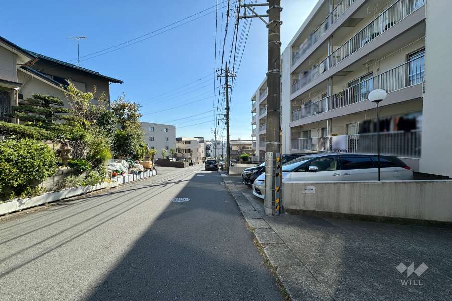 敷地北東側の前面道路