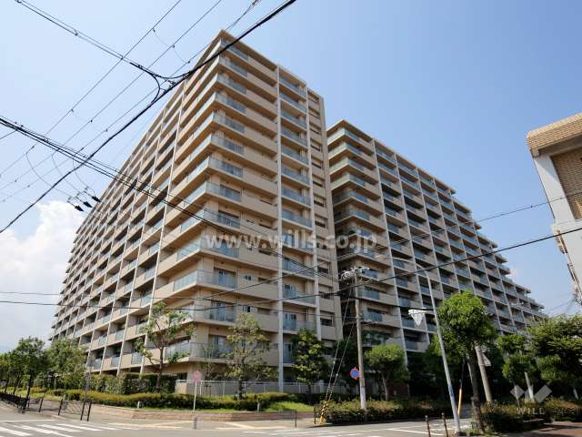 グリーンラグーナ甲子園 Ｃ棟の外観（南西側から　※写真左側の棟）