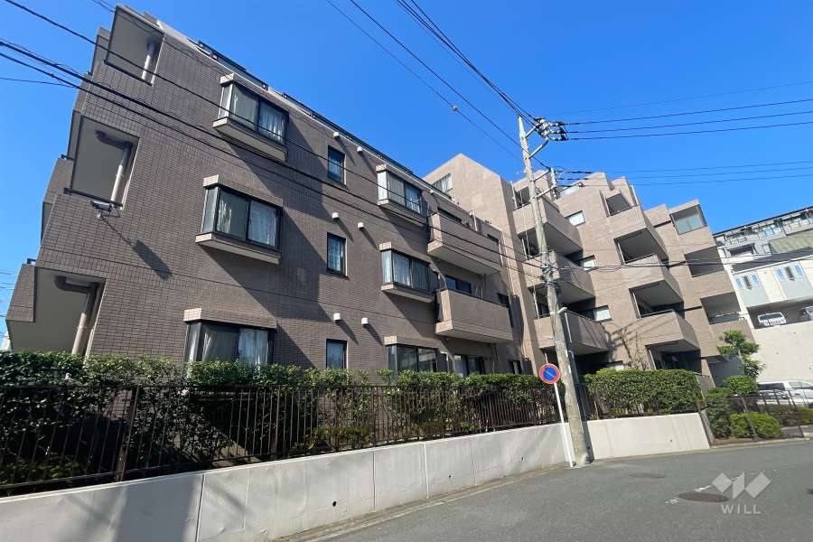 東急ドエルアルス鷺沼壱番館の外観（南東側から）