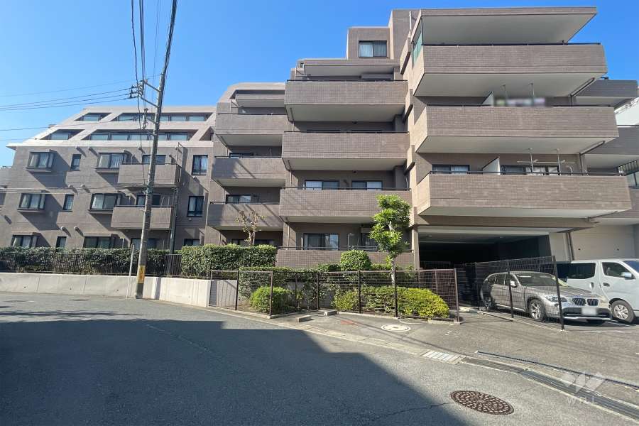 東急ドエルアルス鷺沼壱番館の外観（東側から）　