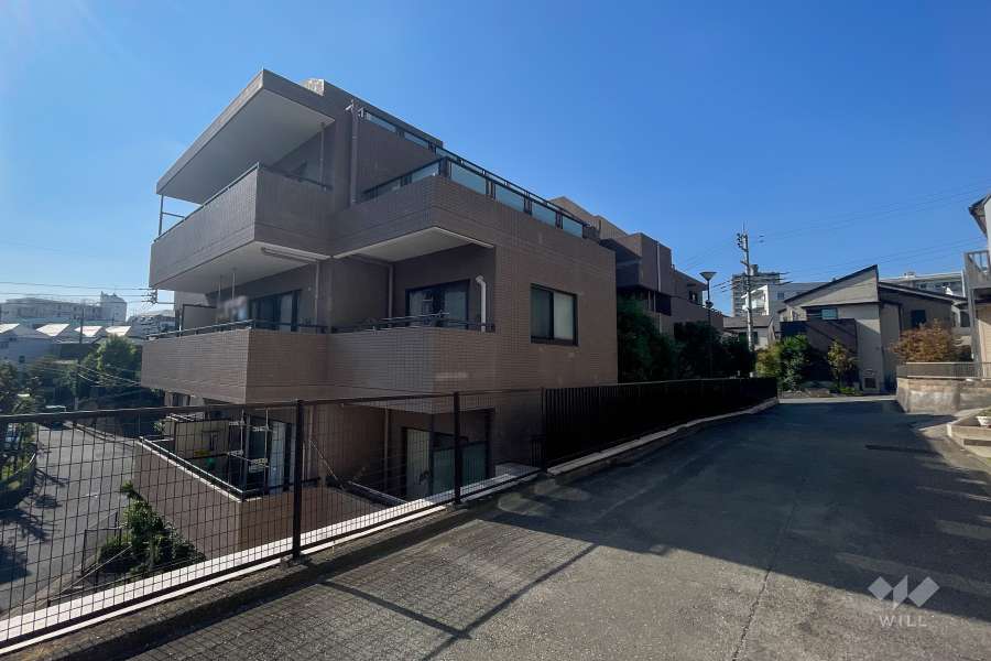 東急ドエルアルス鷺沼壱番館の外観（北東側から）　