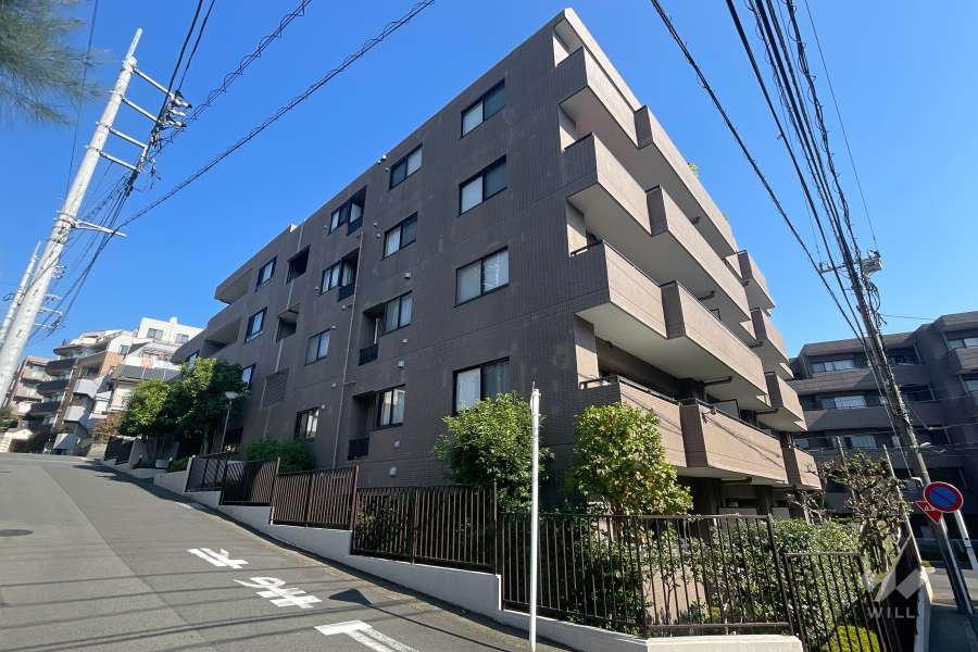 東急ドエルアルス鷺沼壱番館の外観（南西側から）　　