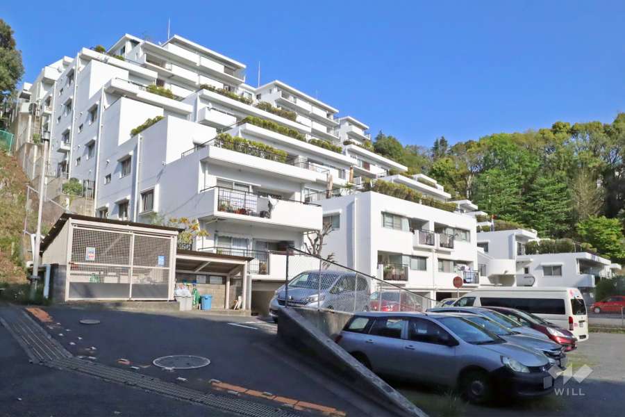 宮前平ロイヤルマンションの外観（南西側から）