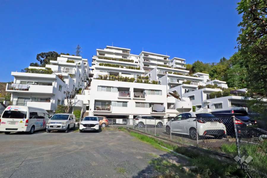 宮前平ロイヤルマンションの外観（南側から）