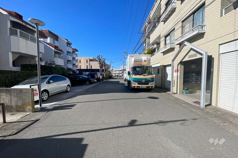 敷地北側の前面道路　