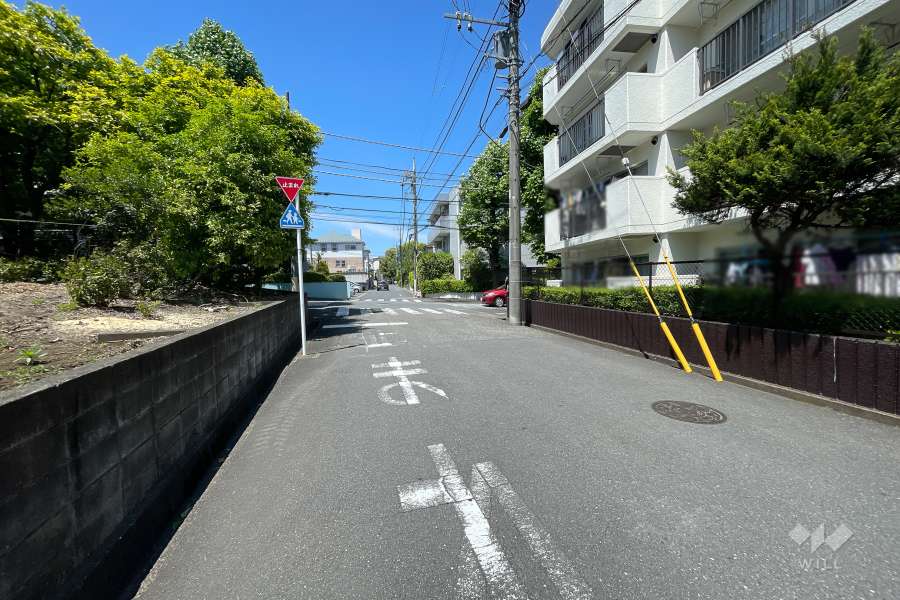 敷地南側の前面道路